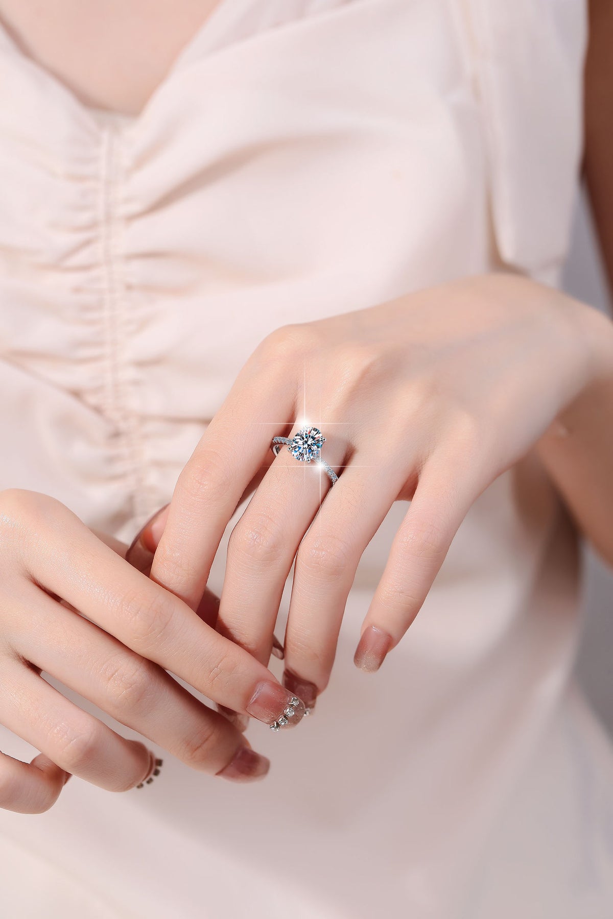 925 Sterling Silver Ring – Oval 2-Carat Moissanite "Pigeon's Egg" Style