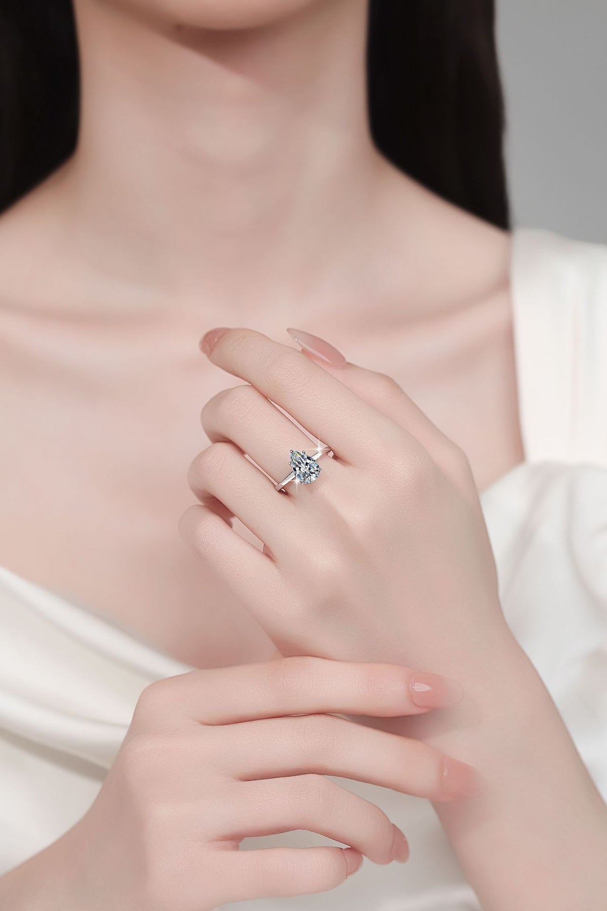 Hot-selling 925 sterling silver ring with 18K gold plating—a stylish, minimalist band featuring a pear-shaped (teardrop) moissanite.