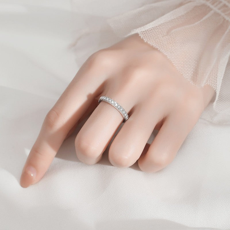 "Instagram-style" GRA Moissanite ring for women—minimalist, affordable luxury S925 sterling silver jewelry.